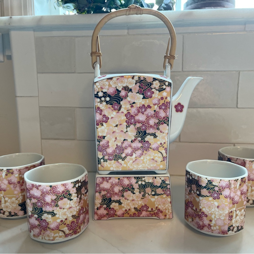 Vintage Floral Pink and Cream Ceramic Teapot Set with Bamboo Handle